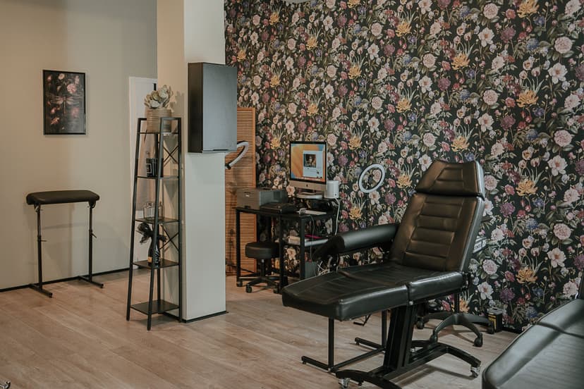 Detailaufnahme eines Miniatur-Realistic Tattoos